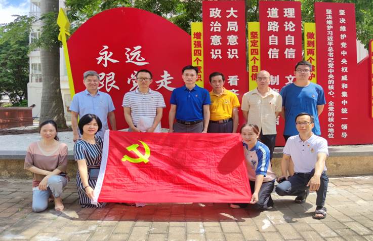 思政广场照片.jpg